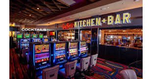 Studio live dealer Joker Gaming dengan pencahayaan profesional dan kamera multi-sudut